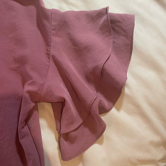 Elegant‎ Mauve Ruffle Sleeve Top - Picture 5 of 9